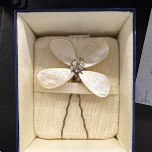 Tacori Swarovski Shell  Hairpin (bridal ) NWOT in original box never been used .